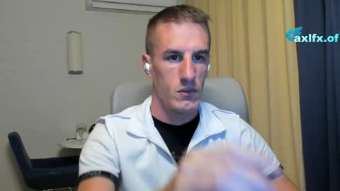 Snapshot of axl_fx chatting on June 4, 12:27 am Axl online show from June 4, 12:27 am