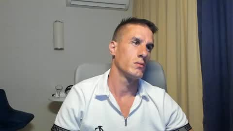Snapshot of axl_fx chatting on June 8, 7:47 pm Axl online show from June 8, 7:47 pm
