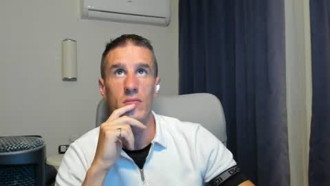 Snapshot of axl_fx chatting on June 23, 1:03 am Axl online show from June 23, 1:03 am