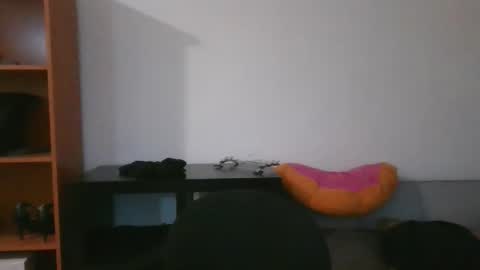 Snapshot of axuepetitt chatting on June 8, 8:42 pm axue online show from June 8, 8:42 pm