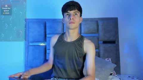 Snapshot of axxxel_twink chatting on May 10, 1:11 am Axxxel online show from May 10, 1:11 am