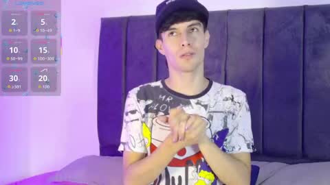 Snapshot of axxxel_twink chatting on May 19, 2:51 am Axxxel online show from May 19, 2:51 am