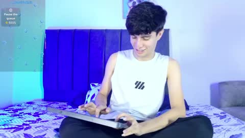 Snapshot of axxxel_twink chatting on June 5, 3:02 am Axxxel online show from June 5, 3:02 am