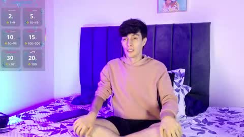 Snapshot of axxxel_twink chatting on June 7, 2:48 am Axxxel online show from June 7, 2:48 am