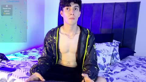 Snapshot of axxxel_twink chatting on June 8, 3:07 am Axxxel online show from June 8, 3:07 am