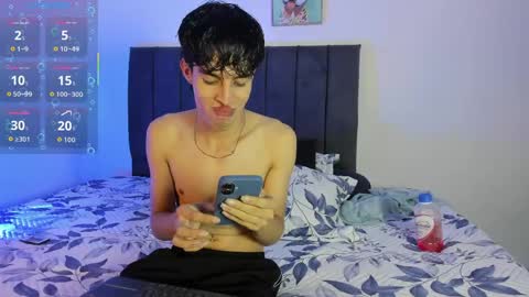 Snapshot of axxxel_twink chatting on June 9, 3:18 am Axxxel online show from June 9, 3:18 am