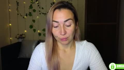 Jully online show from November 18, 6:34 pm