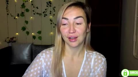 Jully online show from December 4, 6:49 pm