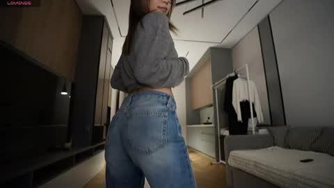 Snapshot of aya__hitakayama chatting on May 17, 2:24 pm Aya online show from May 17, 2:24 pm