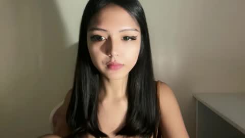 Snapshot of ayalvrs18 chatting on June 9, 2:01 am ayalvrs18 online show from June 9, 2:01 am