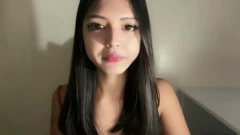 Snapshot of ayalvrs18 chatting on June 19, 7:01 am ayalvrs18 online show from June 19, 7:01 am