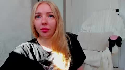 Snapshot of ayaye_ chatting on July 7, 6:05 am SundyRose online show from July 7, 6:05 am
