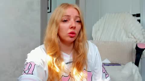 Snapshot of ayaye_ chatting on July 19, 6:17 am SundyRose online show from July 19, 6:17 am
