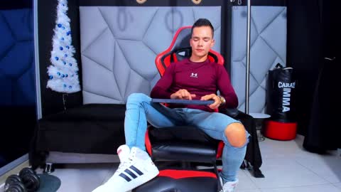 Ayden Miller online show from December 21, 4:52 am