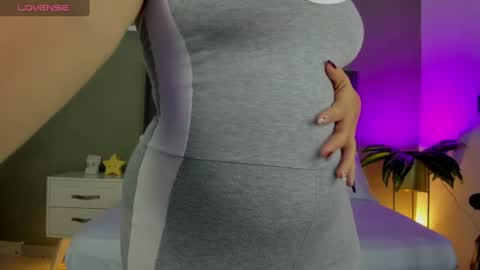 Snapshot of ayla13_ chatting on July 4, 5:08 pm Alyda Jaramillo online show from July 4, 5:08 pm