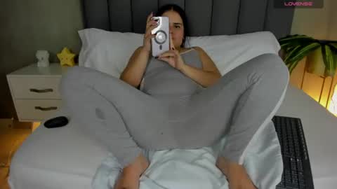 Snapshot of ayla13_ chatting on July 6, 6:43 pm Alyda Jaramillo online show from July 6, 6:43 pm