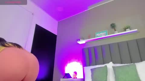 Snapshot of ayla13_ chatting on July 21, 3:58 pm Alyda Jaramillo online show from July 21, 3:58 pm