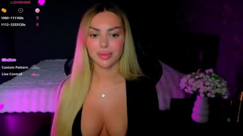 Snapshot of ayla_demir chatting on May 16, 7:34 pm Ayla Demir online show from May 16, 7:34 pm