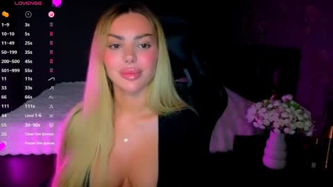 Snapshot of ayla_demir chatting on May 16, 7:45 pm Ayla Demir online show from May 16, 7:45 pm