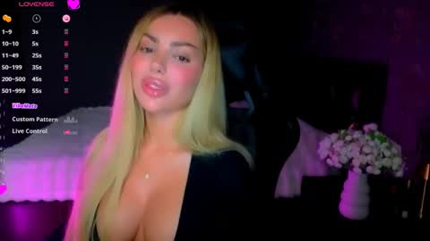 Snapshot of ayla_demir chatting on May 16, 7:56 pm Ayla Demir online show from May 16, 7:56 pm