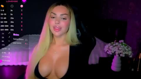 Snapshot of ayla_demir chatting on May 16, 8:07 pm Ayla Demir online show from May 16, 8:07 pm