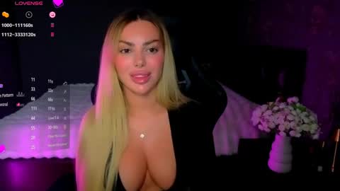 Snapshot of ayla_demir chatting on May 16, 8:18 pm Ayla Demir online show from May 16, 8:18 pm