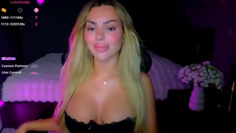 Snapshot of ayla_demir chatting on May 17, 7:54 pm Ayla Demir online show from May 17, 7:54 pm
