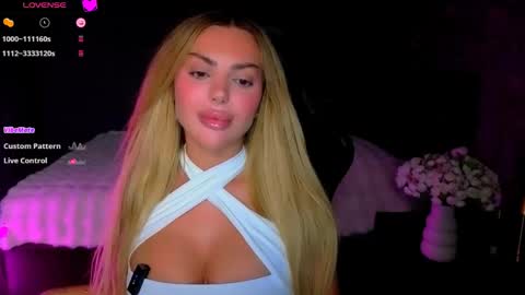 Snapshot of ayla_demir chatting on May 18, 8:03 pm Ayla Demir online show from May 18, 8:03 pm