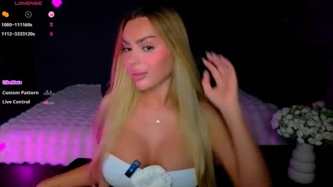 Snapshot of ayla_demir chatting on May 22, 8:03 pm Ayla Demir online show from May 22, 8:03 pm