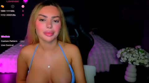 Snapshot of ayla_demir chatting on May 26, 8:05 pm Ayla Demir online show from May 26, 8:05 pm
