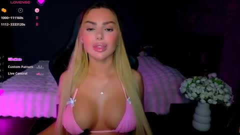 Snapshot of ayla_demir chatting on May 27, 8:06 pm Ayla Demir online show from May 27, 8:06 pm
