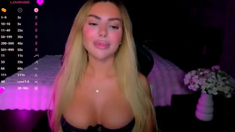 Snapshot of ayla_demir chatting on May 28, 8:06 pm Ayla Demir online show from May 28, 8:06 pm