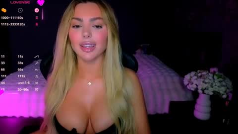 Snapshot of ayla_demir chatting on June 1, 8:10 pm Ayla Demir online show from June 1, 8:10 pm