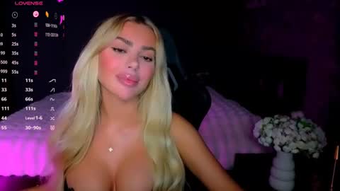 Snapshot of ayla_demir chatting on June 13, 8:07 pm Ayla Demir online show from June 13, 8:07 pm