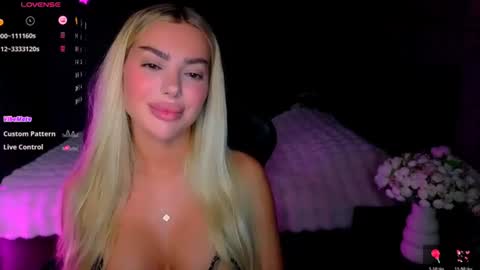 Snapshot of ayla_demir chatting on June 18, 8:13 pm Ayla Demir online show from June 18, 8:13 pm