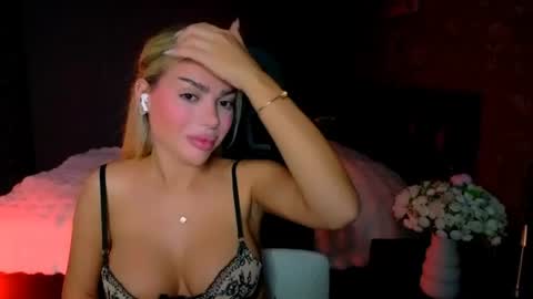 Snapshot of ayla_demir chatting on June 24, 8:08 pm Ayla Demir online show from June 24, 8:08 pm
