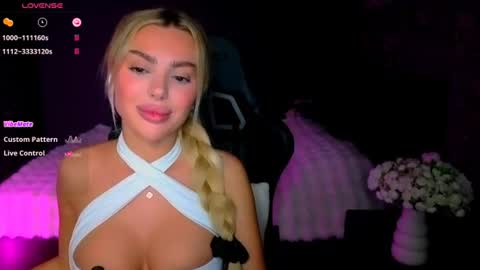 Snapshot of ayla_demir chatting on June 28, 8:15 pm Ayla Demir online show from June 28, 8:15 pm
