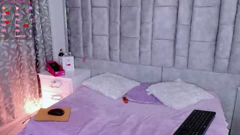Snapshot of ayla_han chatting on July 29, 3:15 am ayla_han online show from July 29, 3:15 am