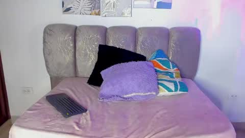 Snapshot of aylah_beckham chatting on June 4, 11:16 am aylah_beckham online show from June 4, 11:16 am