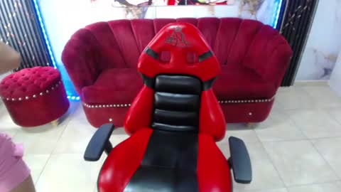 Snapshot of aylanny_m chatting on June 16, 3:47 pm aylanny_m online show from June 16, 3:47 pm