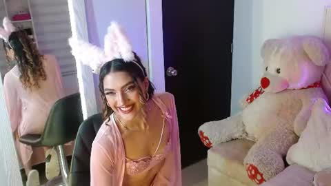 Snapshot of ayleen_m chatting on July 19, 2:37 am AYLEEN online show from July 19, 2:37 am