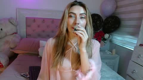 Snapshot of ayleen_m chatting on August 1, 11:09 am AYLEEN online show from August 1, 11:09 am