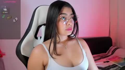 Snapshot of aylenmiller_ chatting on June 16, 12:46 am Aylen online show from June 16, 12:46 am