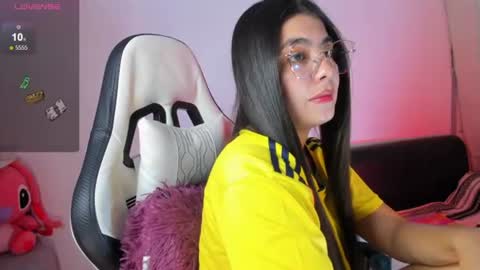 Snapshot of aylenmiller_ chatting on July 8, 12:59 am Aylen online show from July 8, 12:59 am
