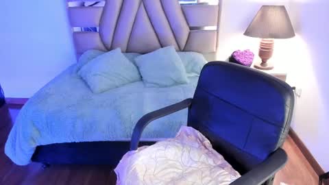 Snapshot of aylin_diazz chatting on March 3, 9:05 pm Aylin online show from March 3, 9:05 pm