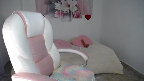 Snapshot of aylin_ross_ chatting on June 29, 11:49 pm aylin_ross_ online show from June 29, 11:49 pm