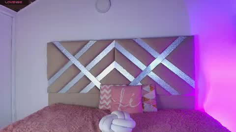 Snapshot of aylin_valerie chatting on June 14, 2:24 am aylin_valerie online show from June 14, 2:24 am