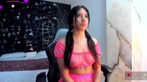Snapshot of aylinlove_ chatting on June 3, 12:19 pm aylinlove_ online show from June 3, 12:19 pm