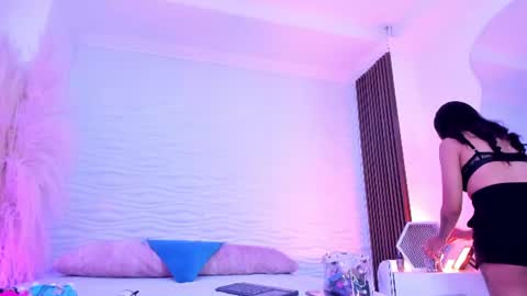 Snapshot of aylinlove_ chatting on June 13, 12:03 pm aylinlove_ online show from June 13, 12:03 pm