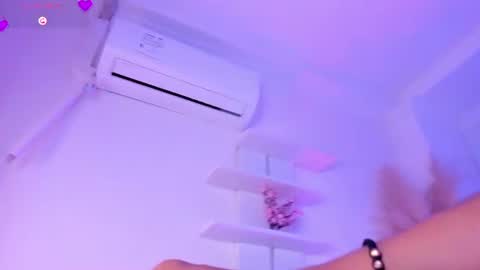 Snapshot of aylinlove_ chatting on June 16, 11:35 am aylinlove_ online show from June 16, 11:35 am